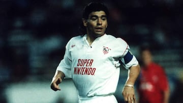 Maradona marca de penalti en
su debut oficial con el Sevilla
(1992)