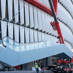 A la espera de la gente, San Mamés estrena escaleras mecánicas