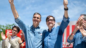 El secretario general del PSOE y presidente del Gobierno, Pedro Sánchez (i), y el líder del PSC y candidato a las elecciones catalanas, Salvador Illa (d), durante un mitin del PSC, a 4 de mayo de 2024, en Montmeló, Barcelona, Catalunya (España). El PSC celebra este acto de campaña electoral de cara a los comicios autonómicos que se celebrarán en Cataluña el próximo 12 de mayo.
04 MAYO 2024;PSC;PSOE;MITIN;CAMPAÑA;ELECCIONES;AUTONÓMICAS;12M;12 DE MAYO
Lorena Sopêna / Europa Press
04/05/2024