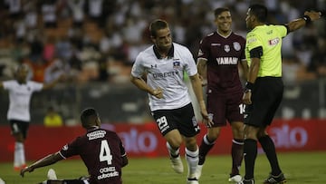 Futbol, Colo Colo vs Club Atetico Lanus
El jugador de Colo Colo Octavio Rivero celebra su gol durante el partido contra Club Atetico Lanus en la Noche Alba, en el estadio Monumental de Santiago, Chile.
24/01/1017
Sergio Pina/Photosport*********
Football, Colo Colo vs Club Atetico Lanus
Colo Colo's player Octavio Rivero , celebrates his goal against Club Atetico Lanus at the Noche Alba at Monumental stadium in Santiago, Chile.
01/24/1017
Sergio Pina/Photosport