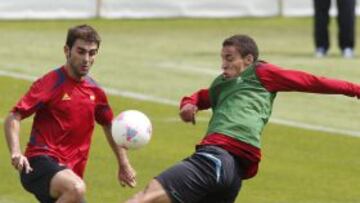 Rodrigo y Adrián pueden compartir delantera.