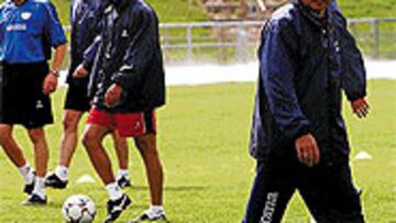 <b>AS EN SU ÚLTIMO DÍA.</b> El último entrenamiento de benítez. Gustavo Benítez dirigió ayer el último entrenamiento del Rayo