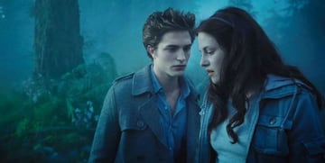 Edward y Bella en una escena de la saga Crep&uacute;sculo.