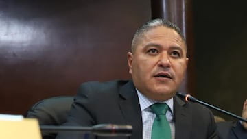 Fue expulsado a los nueve segundos en el fútbol chileno, en su país es leyenda y llegó a ser diputado