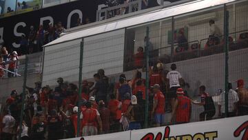 Despu&eacute;s de la hist&oacute;rica derrota ante Atl&eacute;tico de San Luis, asistentes se acercaron al palco del due&ntilde;o del equipo para recriminar la racha negativa.