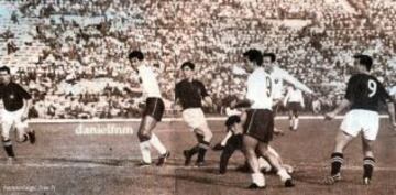 30 de mayo: En su debut en la Copa del Mundo de 1962, la selección chilena derrotó por 3-1 a Suiza. Para los nacionales anotaron Leonel Sánchez en dos ocasiones, y Jaime Ramírez.