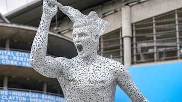 MANCHESTER, ENGLAND - MAY 13: Ex Manchester City player Sergio Aguero views his statue unveiling at the Etihad Stadium on May 13, 2022 in Manchester, England. (Photo by Matt McNulty - Manchester City/Manchester City FC via Getty Images)