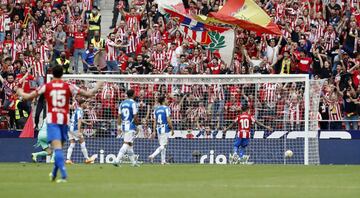 Carrasco marca el 1-0 al Espanyol.