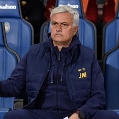 Jose Mourinho reportedly negotiating with PSG