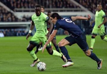 Edinson Cavani y Bacary Sagna.