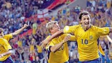 <b>GOLAZO. </b>Ibrahimovic, el nuevo Van Basten, se destapó con un gran gol para que Italia siga como siempre: empatando.