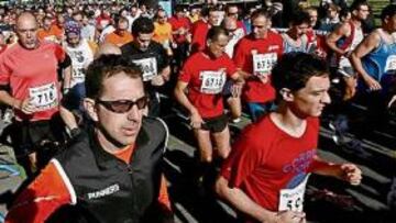 <b>UNA FIESTA. </b>Miles de corredores se dieron cita en Canillejas.