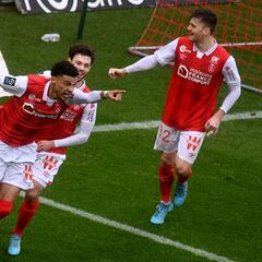 Which clubs are interested in signing Reims forward Hugo Ekitike?