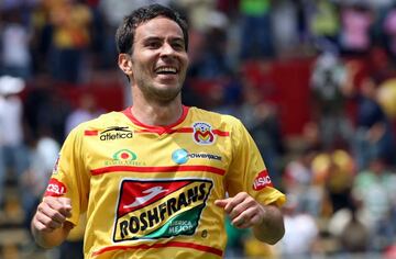 Uno de los múltiples equipos por los que pasó Rey fue con Monarcas, cuadro en el que tuvo brillantes actuaciones. En su momento también era de los mejores centros delanteros que tenía el fútbol azteca. 