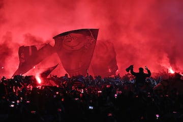 Impresionante recibimiento de la aficin Txuri-urdin a su equipo antes de enfrentarse al Real Madrid en Copa.