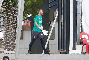 Un dolor de muelas de Racic deja la media che bajo mnimos