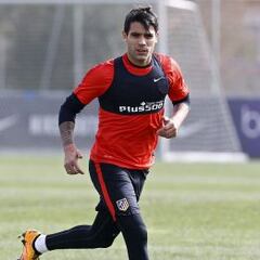 Augusto entrena, recibe el alta 23 días después y va convocado