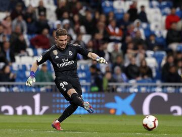 Tercer portero durante la etapa de Zinedine Zidane como entrenador, debutó contra el Villarreal en la jornada 38 en 2018. Jugaría un segundo partido frente al Huesca. Actualmente en el Rayo Vallecano.