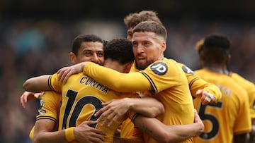 Soccer Football - Premier League - Wolverhampton Wanderers v Leicester City - Molineux Stadium, Wolverhampton, Britain - April 26, 2025 Wolverhampton Wanderers' Matheus Cunha celebrates with teammates after scoring their first goal REUTERS/Chris Radburn EDITORIAL USE ONLY. NO USE WITH UNAUTHORIZED AUDIO, VIDEO, DATA, FIXTURE LISTS, CLUB/LEAGUE LOGOS OR 'LIVE' SERVICES. ONLINE IN-MATCH USE LIMITED TO 120 IMAGES, NO VIDEO EMULATION. NO USE IN BETTING, GAMES OR SINGLE CLUB/LEAGUE/PLAYER PUBLICATIONS. PLEASE CONTACT YOUR ACCOUNT REPRESENTATIVE FOR FURTHER DETAILS..