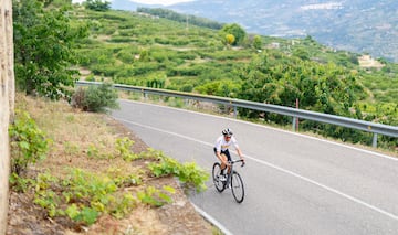 Benjamín Prades en la subida al Piornal, puerto inédito de la Vuelta España.