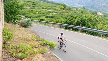 Benjamín Prades en la subida al Piornal, puerto inédito de la Vuelta España.
