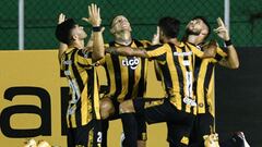 Guarani&#039;s Antonio Marin (L) celebrates with teammates after scoring against Royal Pari during their Copa Libertadores football match at Ramon Aguilera Costas stadium, in Santa Cruz, Bolivia on February 24, 2021. (Photo by AIZAR RALDES / AFP)