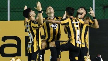 Guarani's Antonio Marin (L) celebrates with teammates after scoring against Royal Pari during their Copa Libertadores football match at Ramon Aguilera Costas stadium, in Santa Cruz, Bolivia on February 24, 2021. (Photo by AIZAR RALDES / AFP)