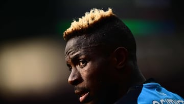 Victor Osimhen marcó un nuevo doblete en la carrera del Napoli por consagrarse campeones de la Serie A de Italia y empató un récord de Samuel Eto'o.