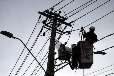 Este simple descuido al salir de viaje podría obligarlo a pagar más de la cuenta en su factura de luz