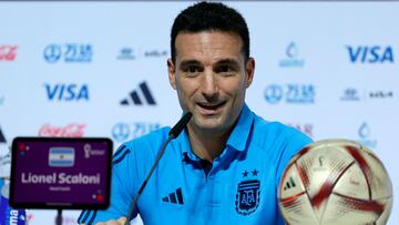 Doha (Qatar), 17/12/2022.- Argentina's head coach Lionel Scaloni speaks during a press conference in Doha, Qatar, 17 December 2022. Argentina will face France in their FIFA World Cup 2022 Final in Lusail on 18 December. (Mundial de Fútbol, Francia, Estados Unidos, Catar) EFE/EPA/RONALD WITTEK
