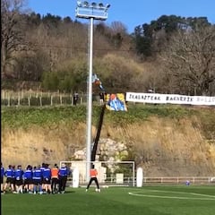 La afición de la Real irrumpe en el entrenamiento: así se preparan para la batalla del Leipzig