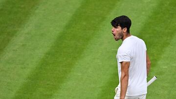 Spain's Carlos Alcaraz celebrates winning against USA's Tommy Paul during their men's singles quarter-finals tennis match on the ninth day of the 2024 Wimbledon Championships at The All England Lawn Tennis and Croquet Club in Wimbledon, southwest London, on July 9, 2024. (Photo by ANDREJ ISAKOVIC / AFP) / RESTRICTED TO EDITORIAL USE