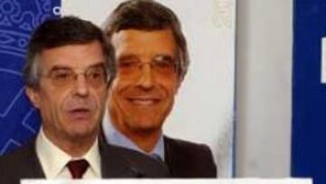 <b>COMPROMISO.</B> Baldasano se compromete a entregar su aval de 32 millones al club si incumple sus promesas a los socios.