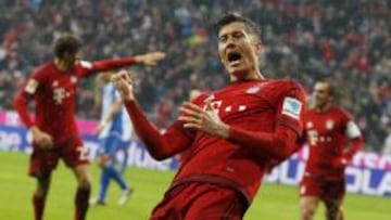 Un doblete de Lewandowski deja al Bayern más líder