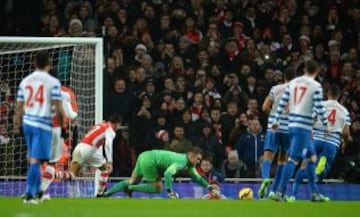 26 de diciembre, 2014 | El único penal que lanzó Alexis Sánchez en Arsenal fue ante Queens Park Rangers en la Premier League y se lo tapó Green. Igual el chileno marcó un tanto en el triunfo por 2-1.