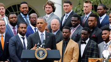 U.S. President Barack Obama (at lectern) welcomes the NFL&#039;s Denver Broncos for a reception in honor of their Super Bowl football championship, in the Rose Garden of the White House in Washington, U.S., June 6, 2016.  REUTERS/Jonathan Ernst     TPX IMAGES OF THE DAY 