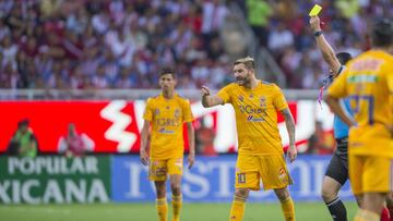 Gignac intent&oacute; entrar al vestidor de Chivas