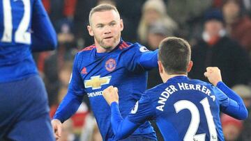 Wayne Rooney supera a Bobby Charlton y rescata al United en el 94'