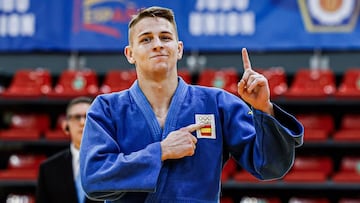 Anton Shuhalieiev celebra un triunfo con España.