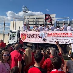 El Salerm celebra el ascenso a Segunda Federación