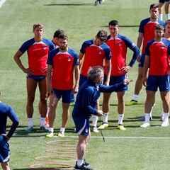 Simeone insiste con Riquelme y Lino como dueños de la banda zurda