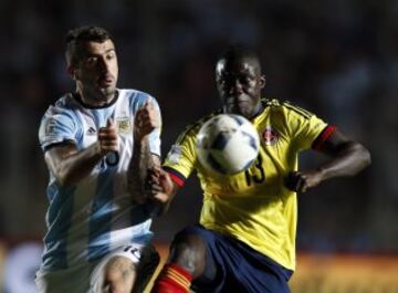 La Selección Argentina venció 3-0 a Colombia en San Juan, resultado que deja a la tricolor sexta en la tabla con 18 puntos.