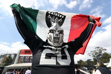 MEXICO CITY, MEXICO - NOVEMBER 19: A Oakland Raiders fan tailgates prior to the game against the New England Patriots at Estadio Azteca on November 19, 2017 in Mexico City, Mexico.   Buda Mendes/Getty Images/AFP
== FOR NEWSPAPERS, INTERNET, TELCOS & TELEVISION USE ONLY ==