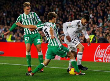 Dani Ceballos con Sergio Canales y Giovani Lo Celso.