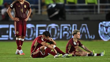 Venezuela's forward #09 Kevin Kelsy (L), midfielder #08 Tomas Rincon (C) and midfielder #10 Yeferson Soteldo (R) react after losing the 2026 FIFA World Cup South American qualifiers football match between Venezuela and Colombia at the Monumental de Maturin Stadium in Maturin, Venezuela on September 9, 2025. (Photo by Juan BARRETO / AFP)