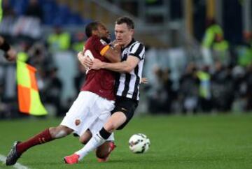 La lucha entre Roma y Juventus en el mediocampo.
