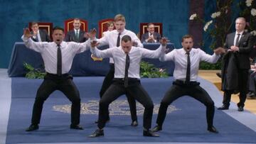 All Blacks perform haka for the Spanish monarchs