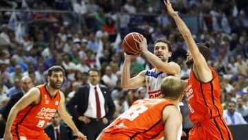 Solo él provoca esta locura: Llull, para sellar el partido