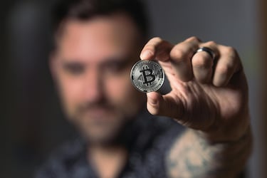 La misteriosa desaparición de Satoshi, el creador de Bitcoin que dejó una fortuna sin gastar desde 2010: “He pasado a otras cosas”