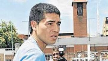 <b>UNA SALIDA. </b>La entidad amarilla sigue buscándole un destino a Juan Román Riquelme.